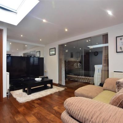 Epping Road - Annexe Living room